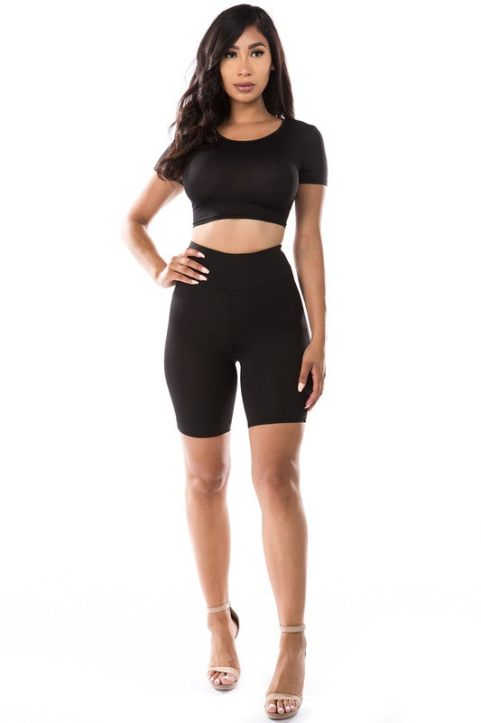 TWO PIECE SET CROP TOP WITH BICYCLE PANT