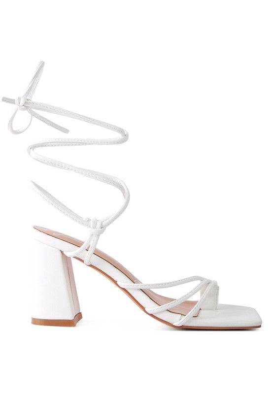 PIRI TOE RING TIE UP BLOCK SANDALS