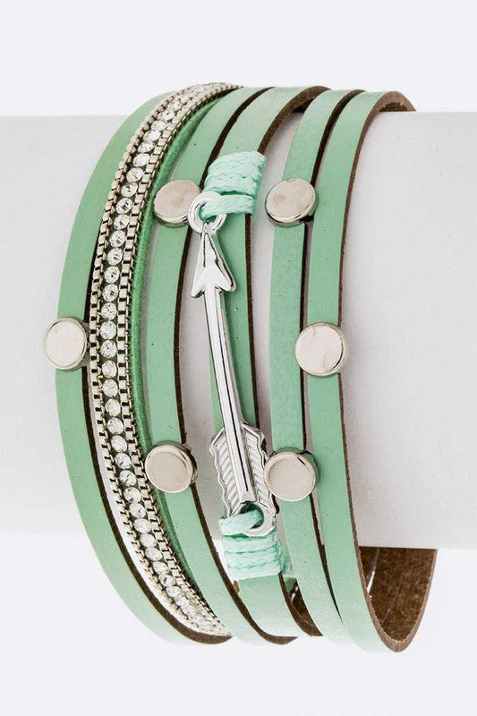 Arrow Charm Magnetic Slit Cuff