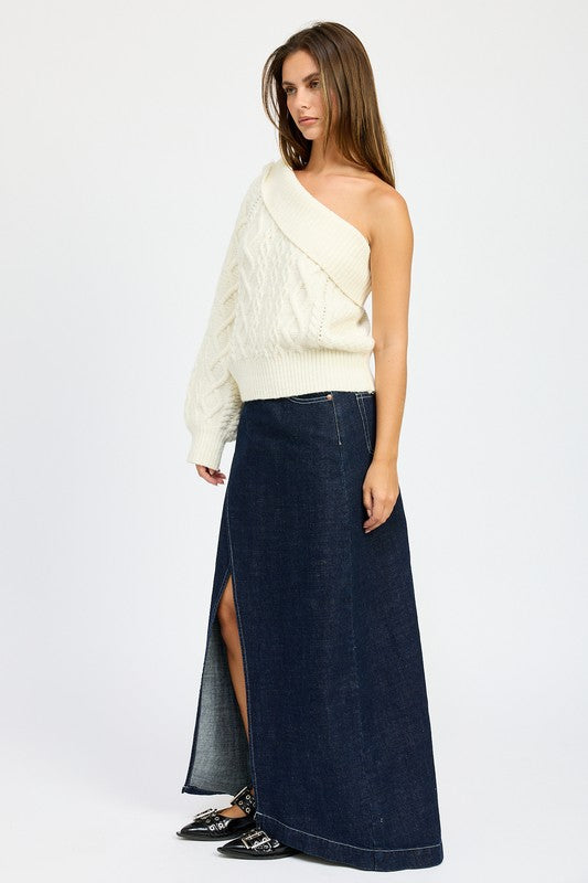 OVERSIZED ONE SHOULDER SWEATER