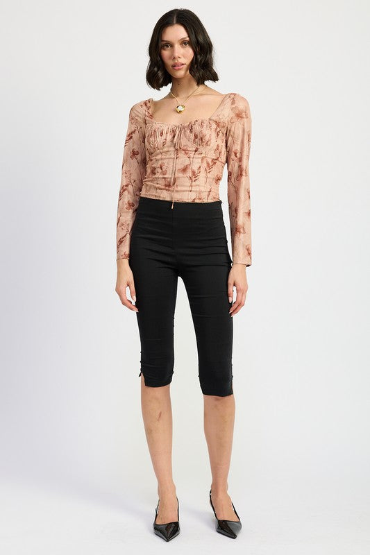 SWEETHEART SQUARE NEKC FLORAL TOP