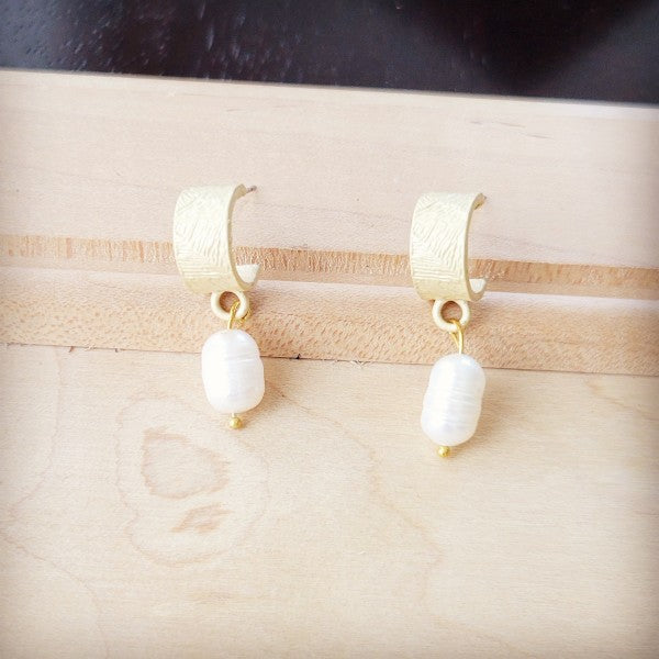 Matte Gold Cuff Earring w Genuine Freshwater Pearl