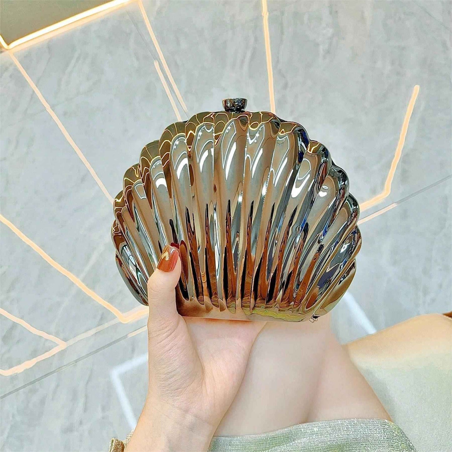 Women's Sparkly Seashell Acrylic Clutch - Metallic Evening Purse for Party & Prom
