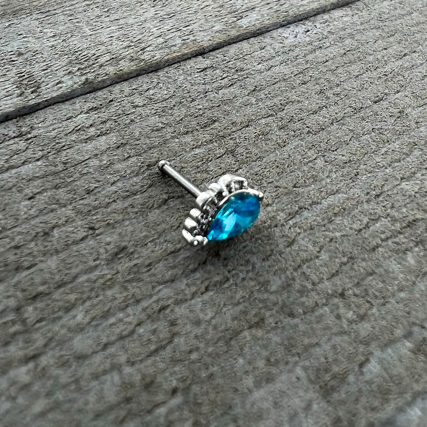 20G 1/4 Blue Gem Textured Art Deco Nose Bone