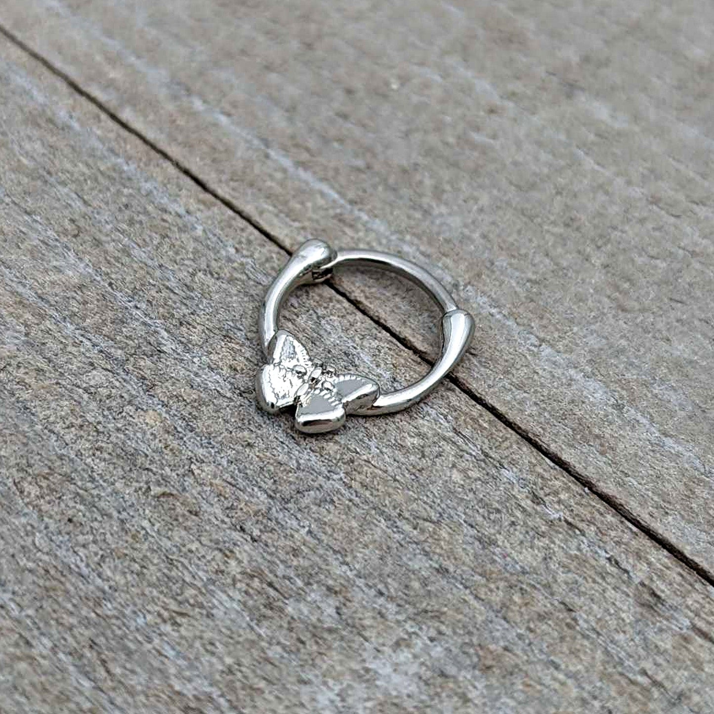 16G 5/16 Simple Textured Butterfly Cartilage Clicker