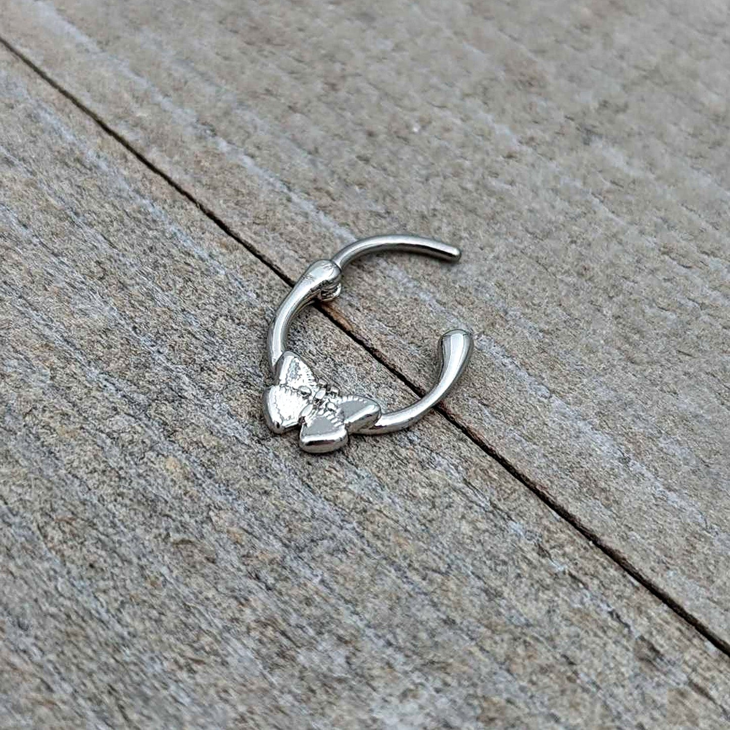 16G 5/16 Simple Textured Butterfly Cartilage Clicker