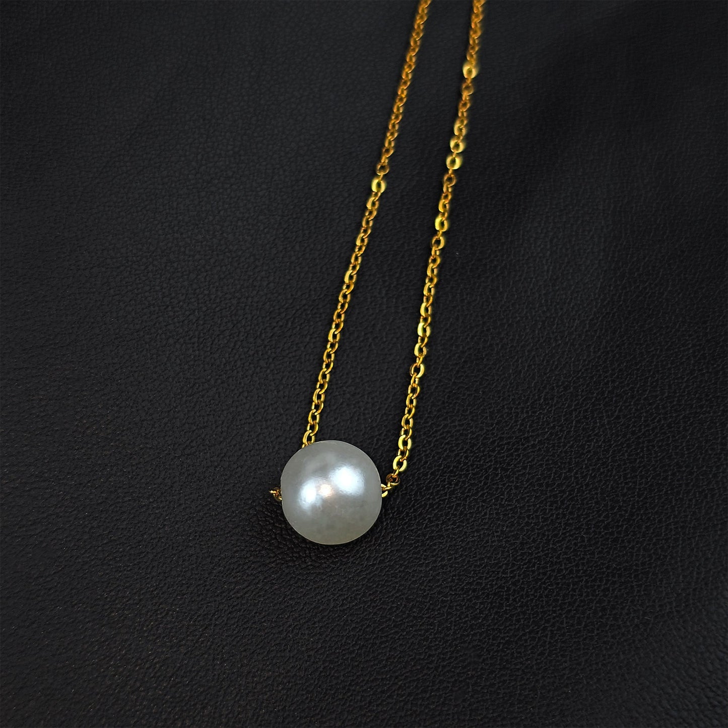 Stainless Steel Gold Tone PVD Chain Necklace Minimalist Pearl Pendant Necklace