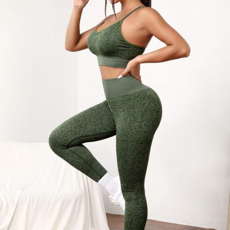 Seamless Knitted Yoga Suit Women Sports Underwear Beautiful Back High Waist Tight Hip Lifting Fitness Yoga Suit