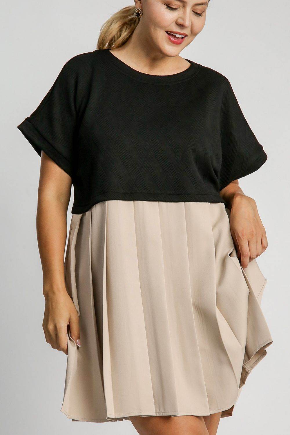 Umgee Full Size Round Neck Pleated Dress with Side Pockets Plus Size