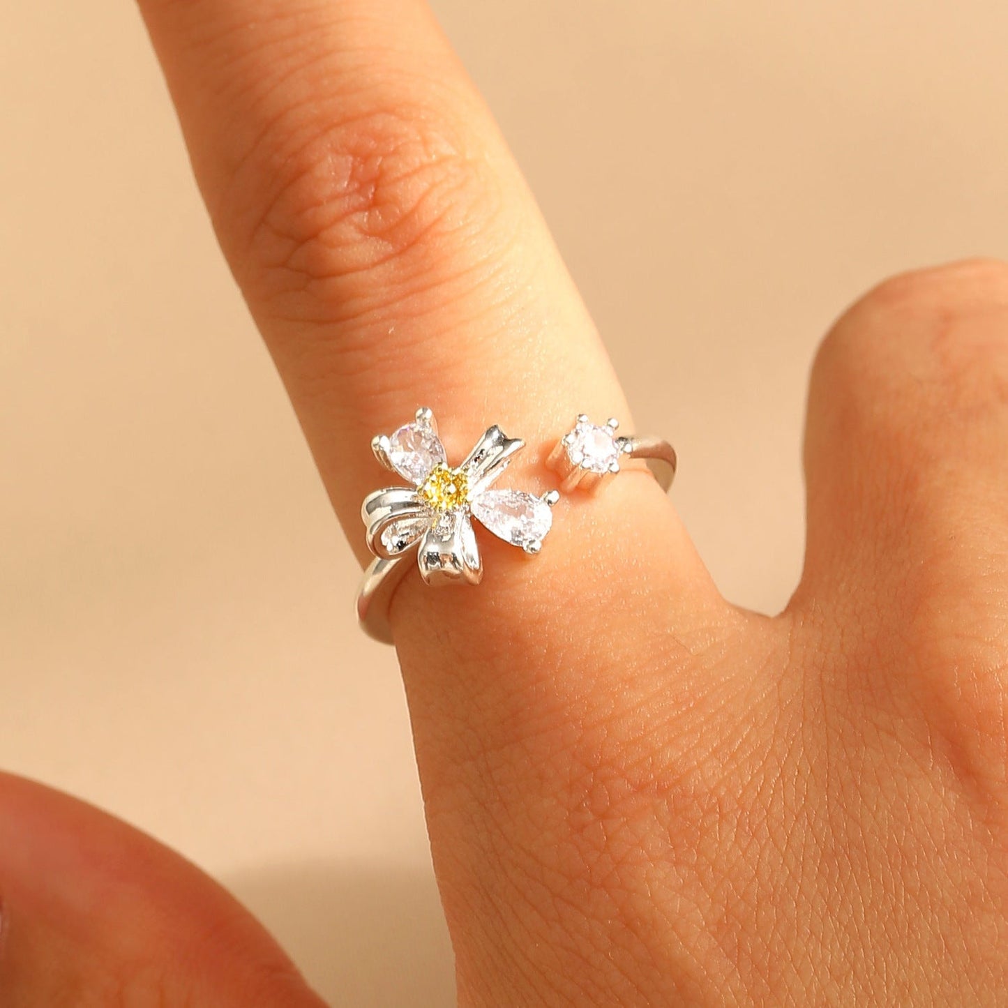 Sweet Five-Petal Flower & Cloud Ring